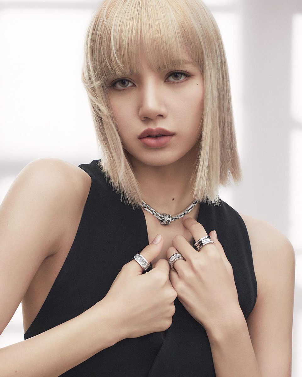 PopCrave's tweet photo. #BLACKPINK’s #LISA stuns for Bulgari. 🤍 https://t.co/WAZCmgYhy7
