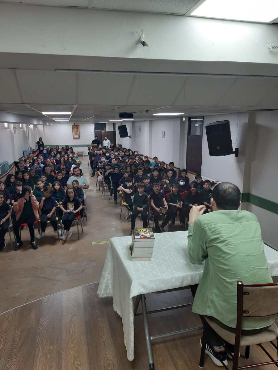 Çocuk edebiyatı yazarı ve Konya Büyükşehir Belediyesi Kapsül Ar-ge sorumlusu Ahmet Melih Karauğuz öğrencilerimizle bir araya geldi🌸😊