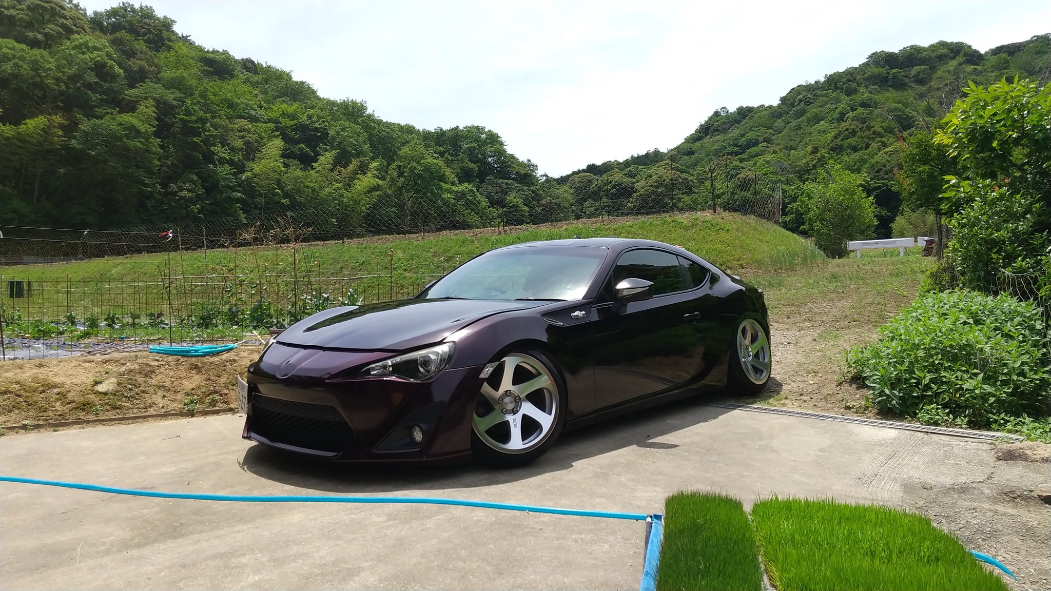 な 86の全塗装がやっと完了 ワインレッドメタリックと黒を混ぜた色 割といい色してる T Co 7xgb9phljf Twitter