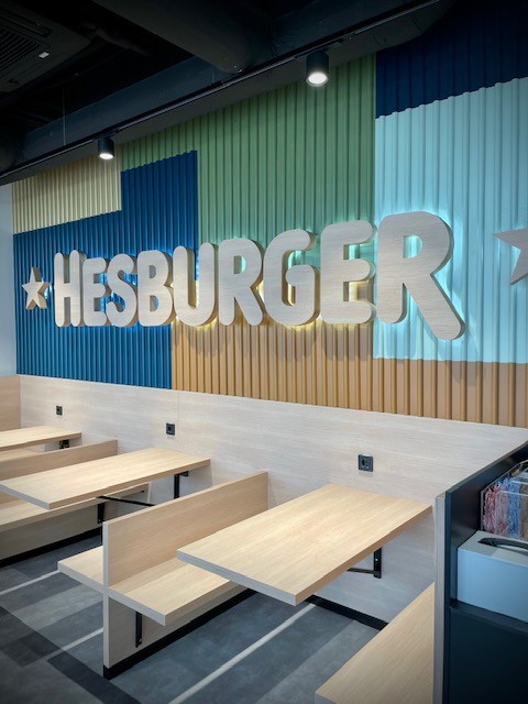 EskelinenMikko's tweet photo. Priimaa pukkaa Turun torin laidalle: suorastaan ihqu Wine Bar Axel W ja vimosen päälle komea Hesburger avataan tänään. Kiitos koko TOKn jengille ja lukuisille kumppaneillemme upeasta työstä näiden avausten eteen.
#turunosuuskaupa #ässätekoja #hesburger #wiklund https://t.co/XnO2Zlj47X