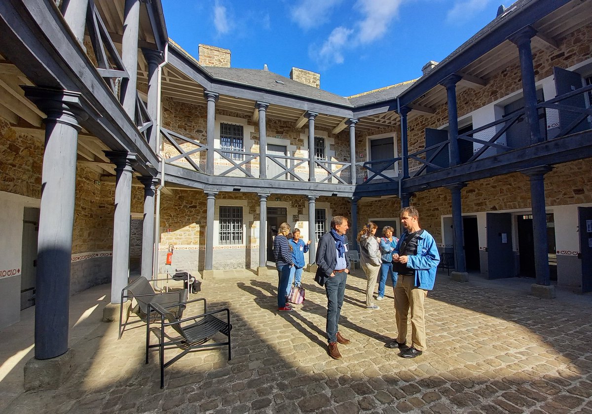 Ça va bientôt commencer...
Dans la magnifique ancienne prison de Guingamp :
- qui abrite <a href="/LeCnam_Inseac/">Le Cnam #InsEAC</a> 
- qui a fait l'objet d'une modélisation 3D <a href="/MinetestProject/">@Luanti@floss.social</a> dans le cadre du beau projet @MineStory2020 avec classe CM1/CM2 d'une école de Coatréven
#FER06