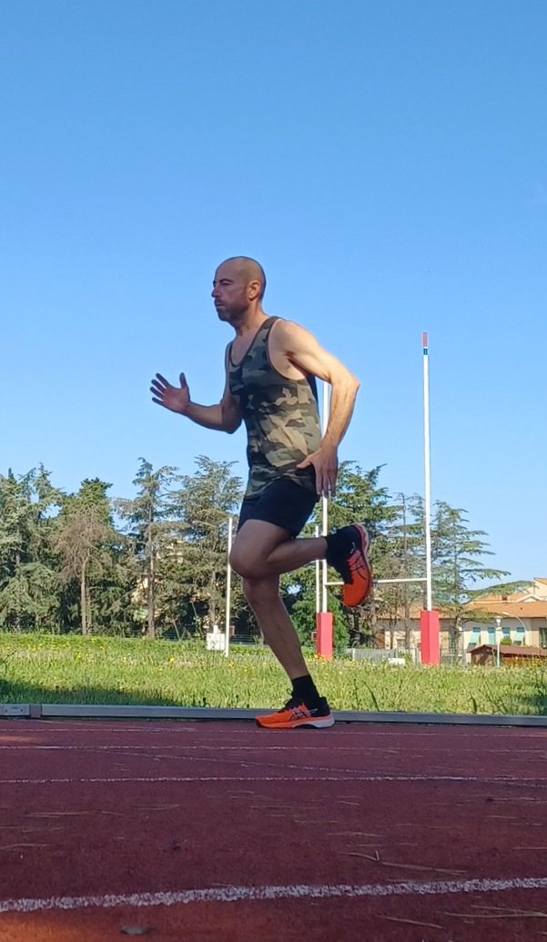 matdragonart's tweet photo. #oggi fa #caldo , un pò di fiacca , ma tenterò di fare un buon #allenamento lo stesso , mi sto #allenando molto e costantemente in questi giorni .
#asics https://t.co/IJJ0YpUZik