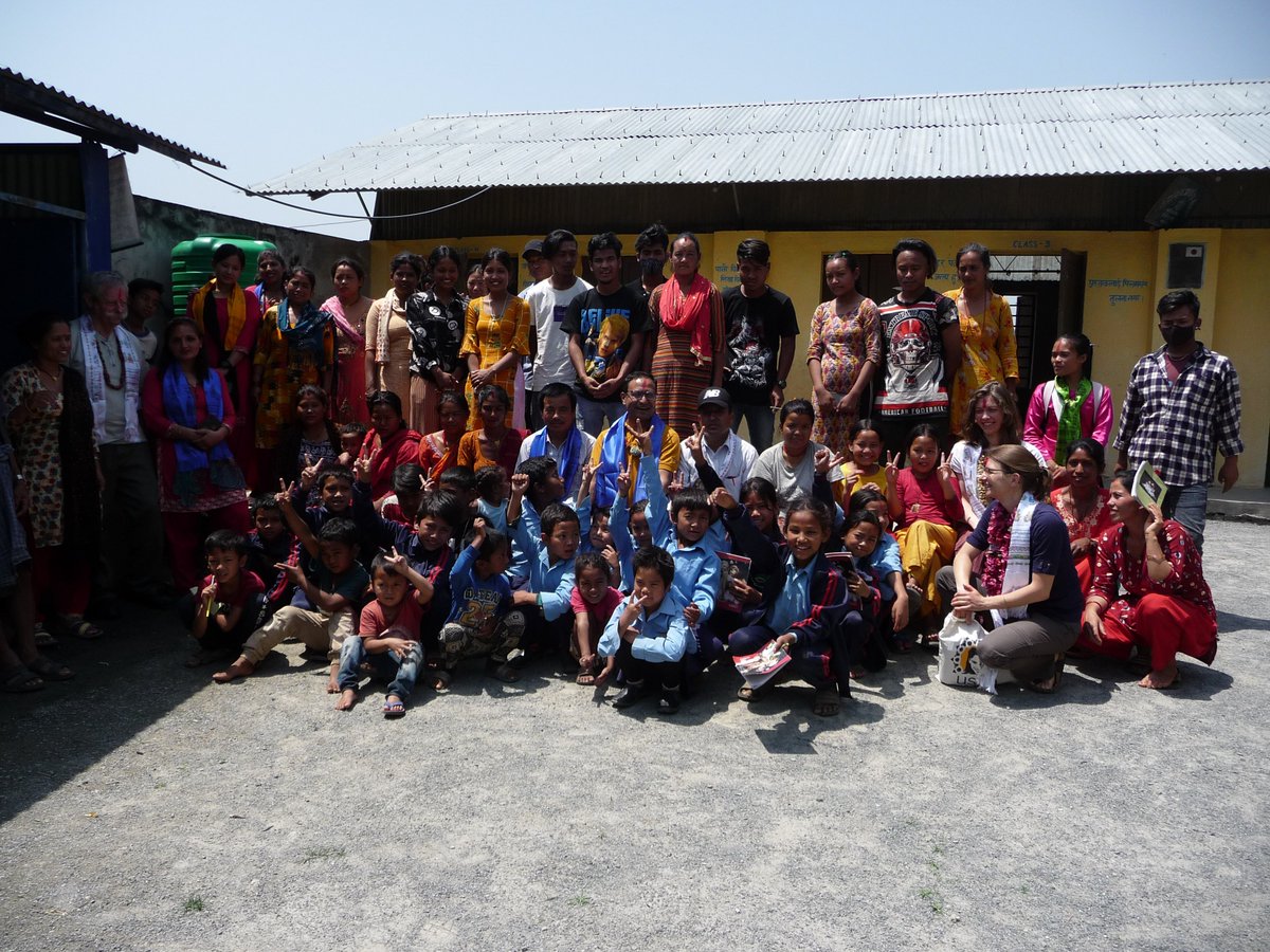 Unser Team auf Projektreise in #Nepal.

Zum Bericht: usthi.ch/zu-besuch-in-n… 

#dogood #chancengleichheit