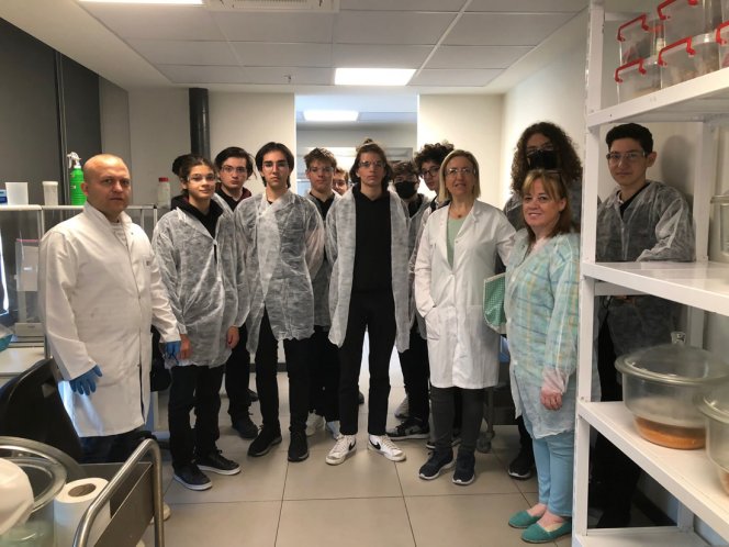 Notre-Dame de Sion Okulu Kimya Kulübü'nden 11 öğrenci, Mérieux NutriSciences Türkiye'yi ziyaret etti.

📌 Detaylı bilgi için tıklayın: nds.k12.tr/KIMYA-KULUBUMU…