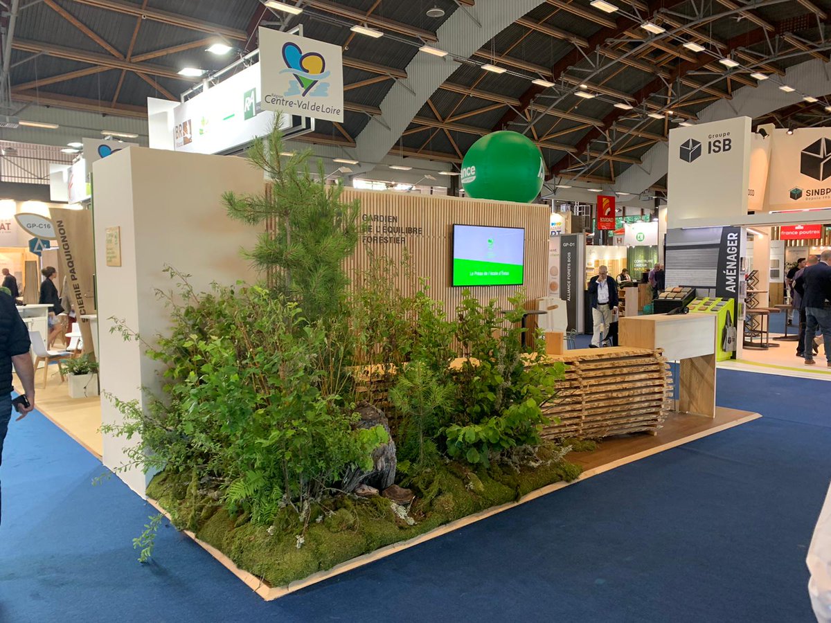 PEFCFrance's tweet photo. [#CIB22] Le salon @carrefourdubois c'est maintenant ! 

Jusqu'à vendredi, retrouvez les équipes de PEFC en France sur notre stand GP-F9, en bois certifié. Nous vous attendons nombreux. 🌳 https://t.co/iFHMggGZH0