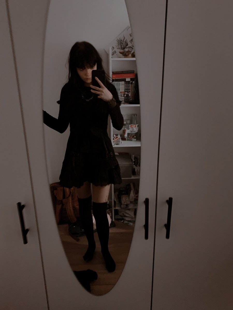 I'm alive! It's been eons but I can't seem to stay on tt without almost eternal breaks 🩸