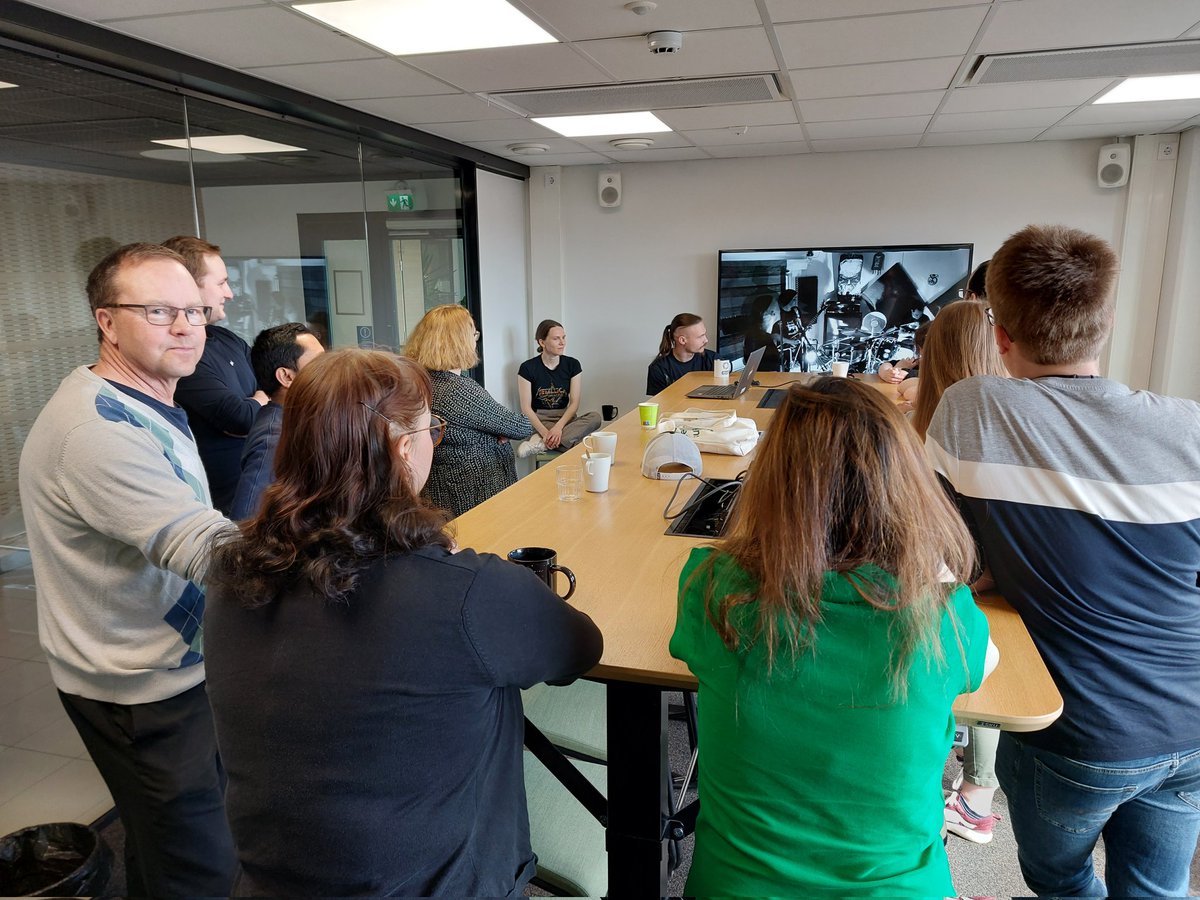 Getting to know colleagues over a cup of coffee <a href="/UniLUT/">LUT University 🚀</a> <a href="/LUT_SuSci/">LUT SuSci</a>.  Music by: Kasvoton Song: Silvotut kasvot bit.ly/3anCCdA
Singer song writer on the left side of the screen.