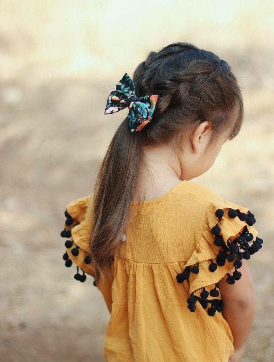 #بوح_مسك
 شيئان مرت عليّ لم أستطع نسيانها ،
  إهانة ظالمة امام خلق ،  وحنية طاغية بالعلن ،،
وان سامحت لكني لا انسى ف أحذروا 
فالطفل يكبر ولكن داخله يبقى ذاك الطفل المهان ..
صباح السعد ♥️♥️