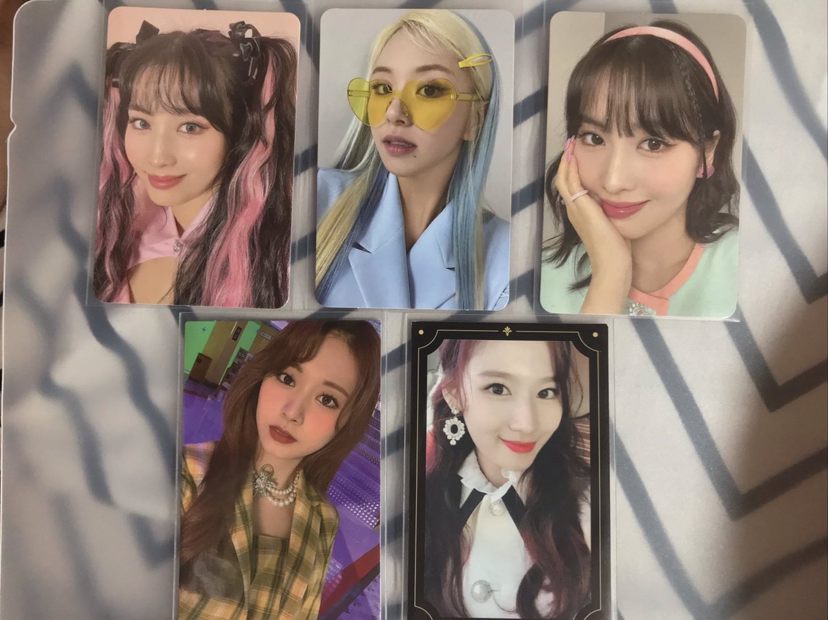 _minariiiii's tweet photo. wts twice pcs ph

mop : gcash 
mod : ggx only 
— onhand

selling as set only! 
—  ₱610  (600 payo) 
— reply / dm to claim

tgs : chaeyoung specs momo pisngi bratz fol sana tyoy tzuyu ewo https://t.co/U2IrRbhCKp