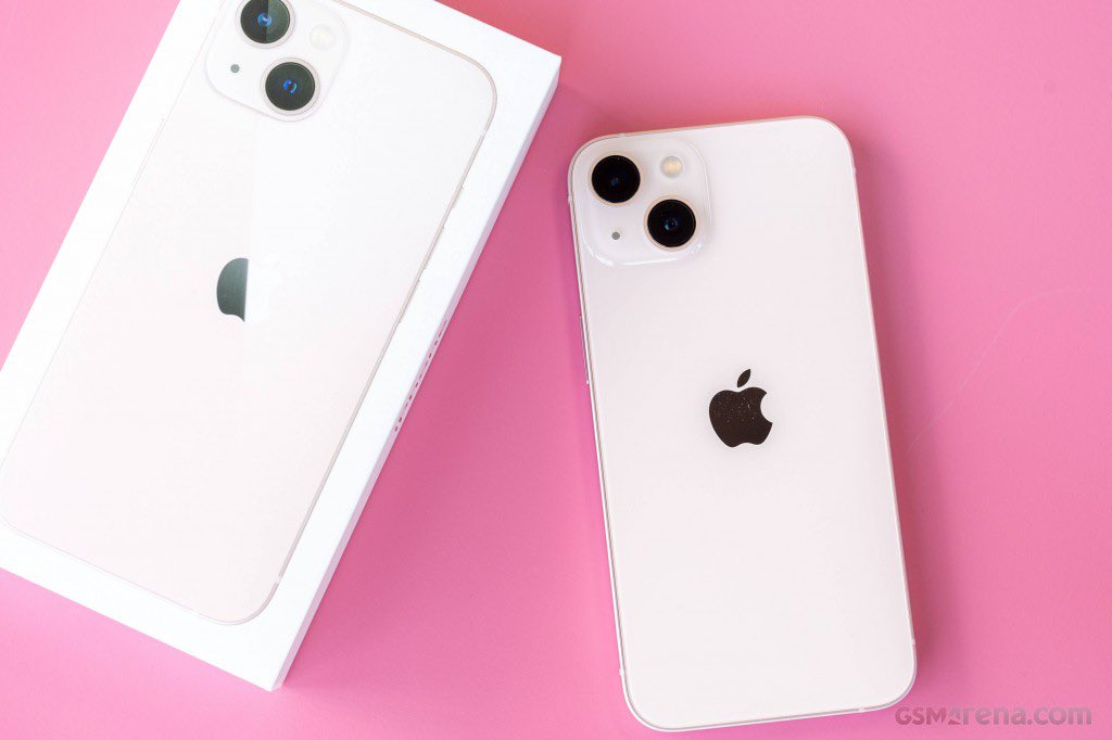 DeeVisuals24's tweet photo. Which will you pick?
Samsung Note 10        or           IPhone 13 https://t.co/HaFqwlrimY