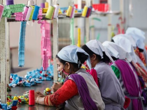 June's Masterclass is here: Mastering Dyes and Finishes - mailchi.mp/c4de8964f148/j…