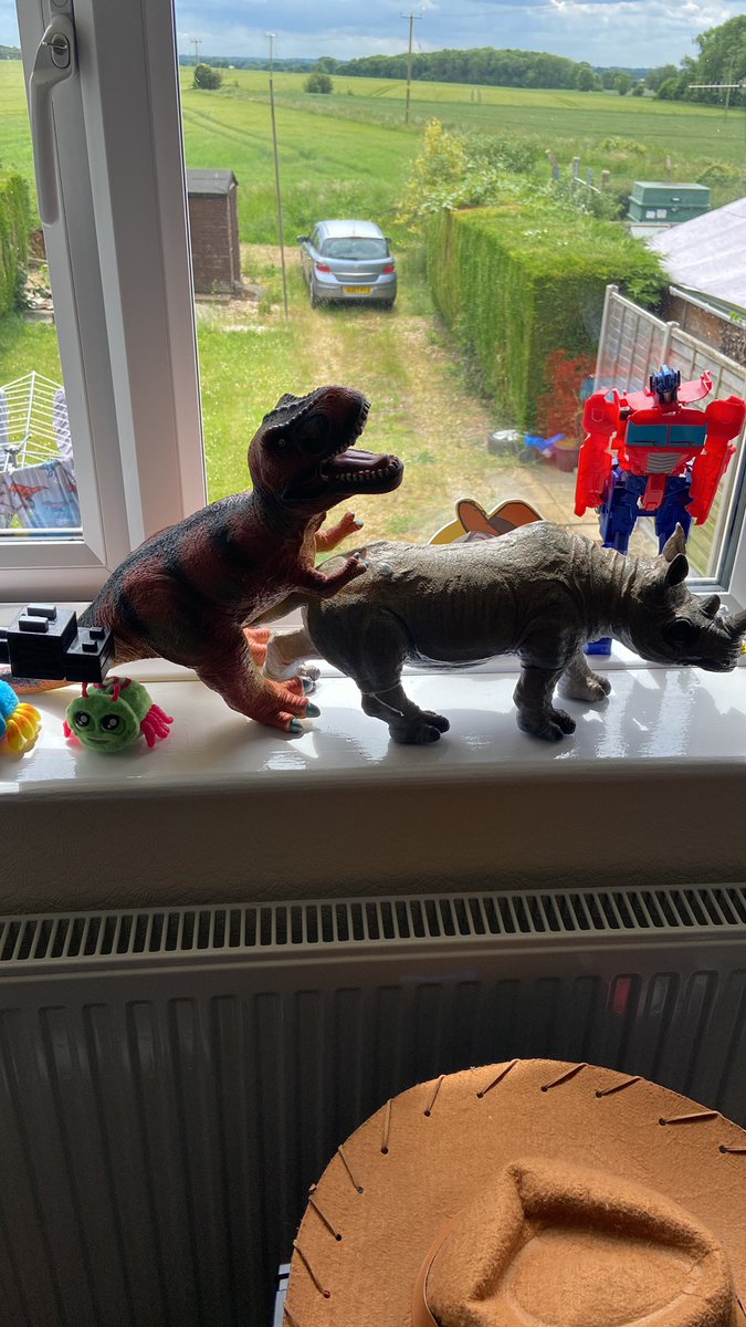 L00C3Y's tweet photo. But I have returned to express my worries for the activities happening in my boyfriends sons room… 🧐 https://t.co/09H4ce1eeA