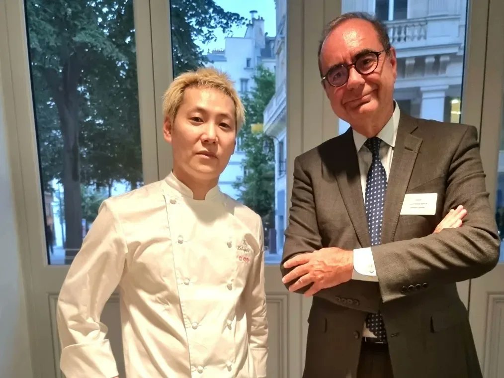CEEVO95's tweet photo. #valdoise / #Japon / #iledefrance / #ParisRegion / #CEFJ / #Ceevo95 : Participation du CEEVO ce mardi à la Soirée de célébration des 25 ans du Comité d'échanges Franco-japonais (CEFJ) à la Bourse du Commerce - Pinault Collection à Paris - https://t.co/YlgvB83b93 https://t.co/4cneFOdnpn