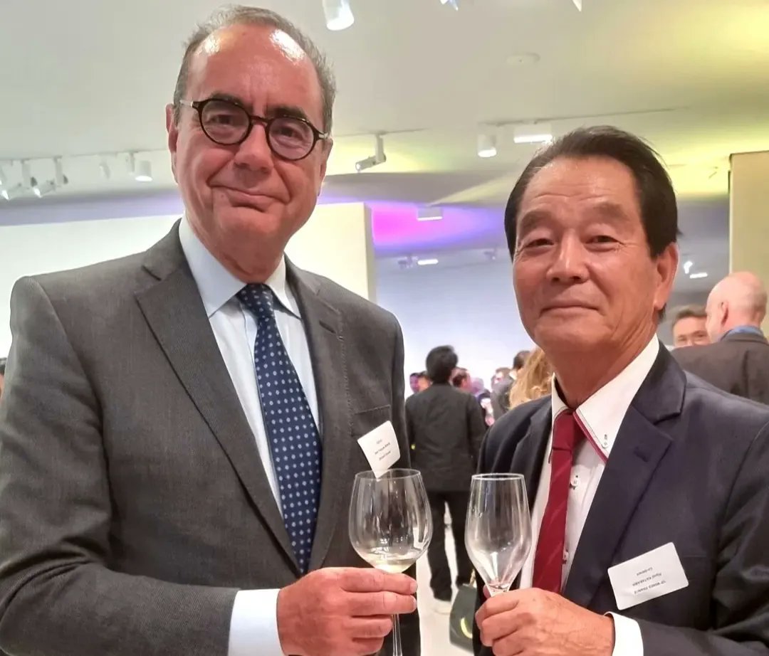 CEEVO95's tweet photo. #valdoise / #Japon / #iledefrance / #ParisRegion / #CEFJ / #Ceevo95 : Participation du CEEVO ce mardi à la Soirée de célébration des 25 ans du Comité d'échanges Franco-japonais (CEFJ) à la Bourse du Commerce - Pinault Collection à Paris - https://t.co/YlgvB83b93 https://t.co/4cneFOdnpn