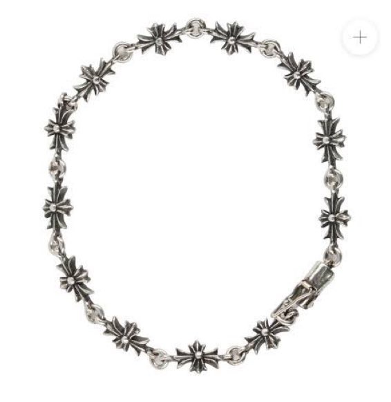 4reverwithdream's tweet photo. Attention: If someone from the staff of CDM or the people who attended Begin Again concert in Araneta saw a bracelet that looks like the one below, please return it to SM Entertainment. NCT Dream’s Jisung  lost during the concert and is looking for it. https://t.co/8HcHNr6LYN