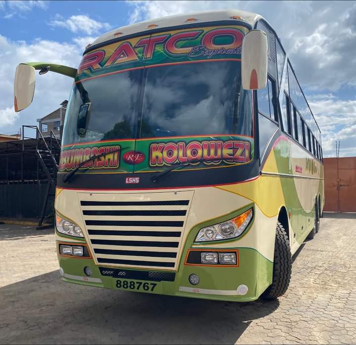 TBoundBuses's tweet photo. #RATCO Cargo bus body built on Sinotruck, HOWO chassis. https://t.co/HWFedo48a0