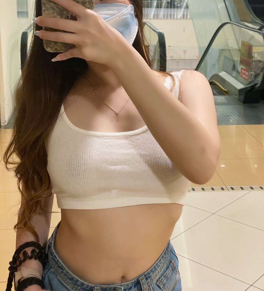 HelloGinaLi's tweet photo. daddy brought me out on a date, i wanted to be an eye candy so i decided not to wear a bra 😝 https://t.co/ipGFeBXi6L