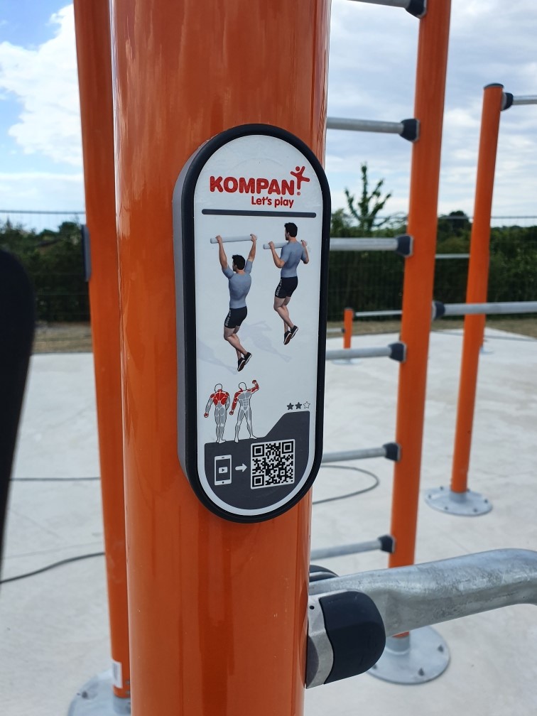 L'aménagement de l'espace sport loisirs d'Albert se poursuit ! Après la naissance du #skatepark, le street workout est fraîchement installé ! 
#streetworkout #travaux #jesuisalbert