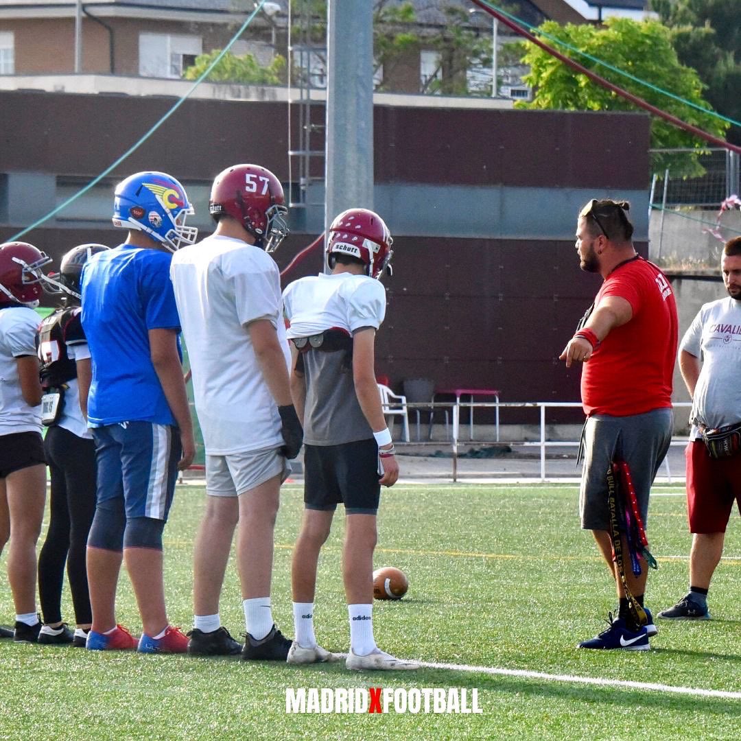 📸 ¡Algunas fotazas del Try Out de la Selección Cadete Madrileña del lunes gracias a Lola Morales! 

🙌 ¡Os esperamos esta tarde! 🙌

#madridxfootball #seleccionmadrileña #madrid #comunidaddemadrid #football #futbolamericano #cadete #tryouts