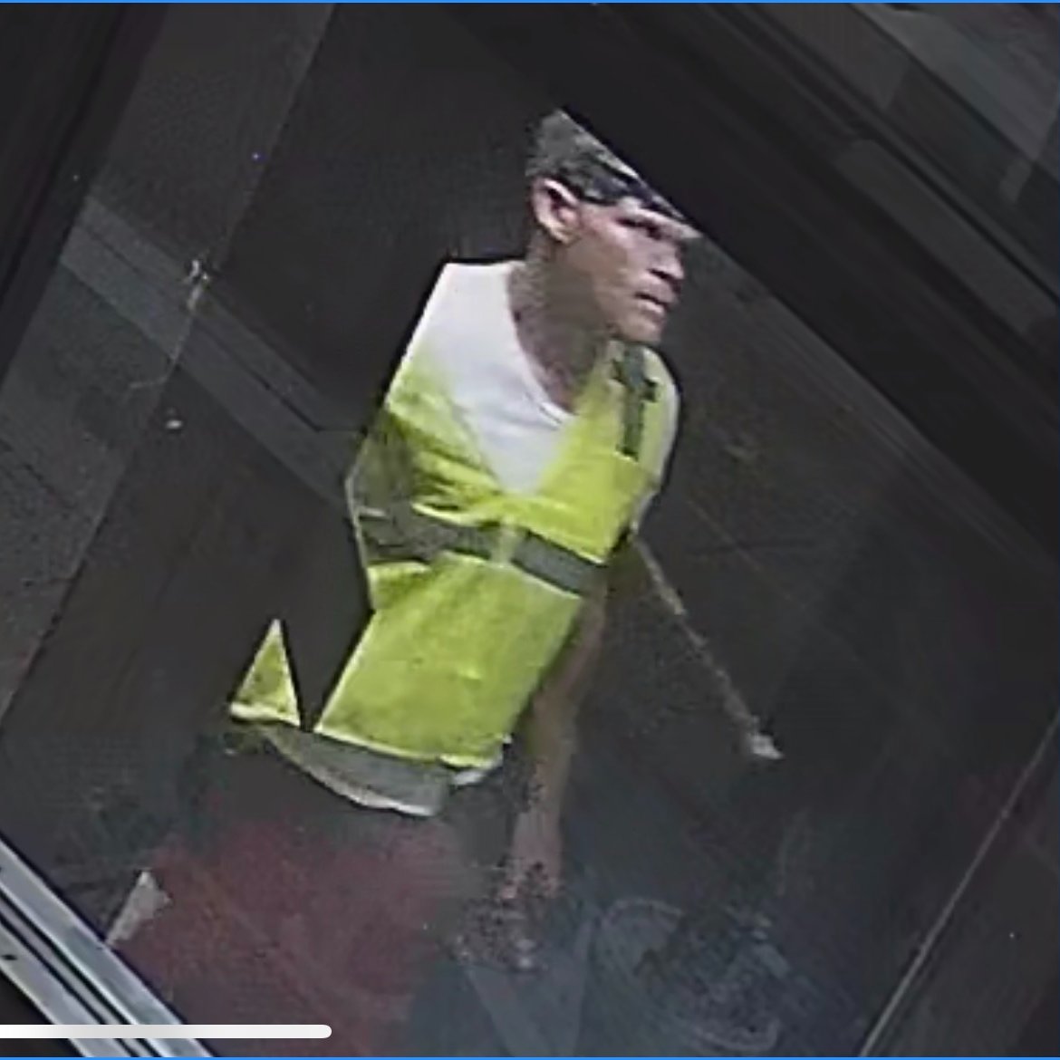 Knoxville_PD's tweet photo. Help needed to identify the pictured individual, who broke into the Barrelhouse on Lamar Street and Yee-Haw Brewing on N. Broadway overnight between May 25-26. Any info? Contact @tn_crime at 865-215-7165 or by texting **TIPS. https://t.co/aaVTbSLwow