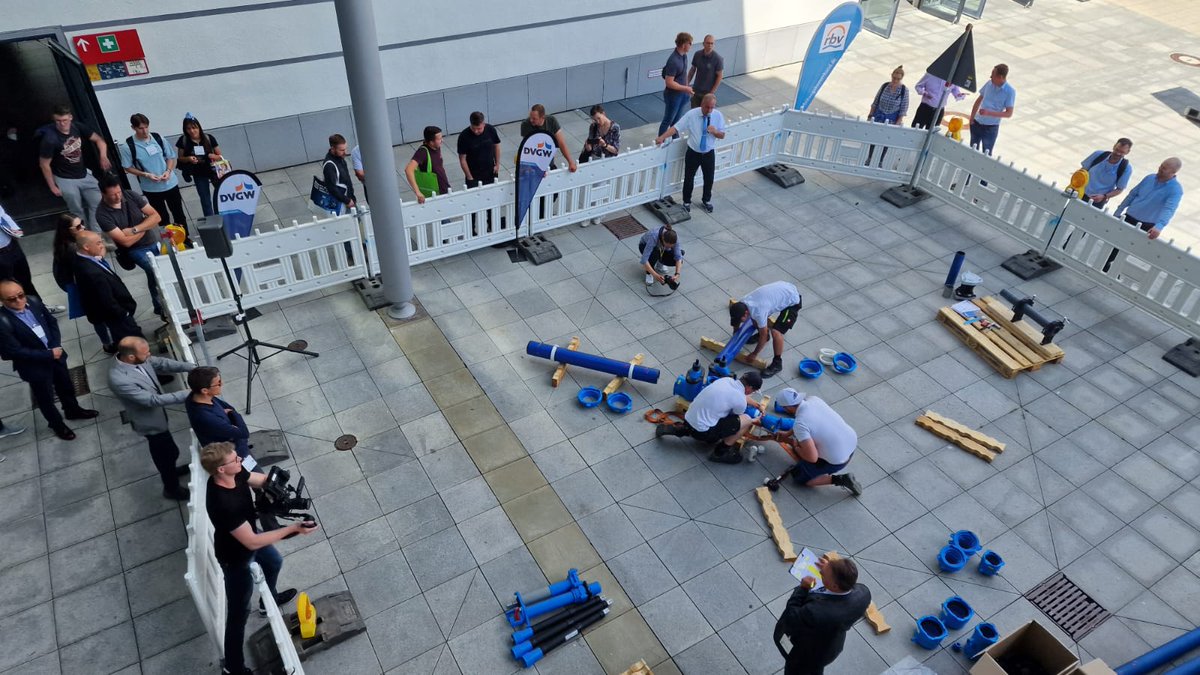 Fast and precise: At our #IFAT2022 #PipeFittingChallenge it is all about the assembly of complex #pipesystems and inspires #youngprofessionals to take up a #career in #pipeline-#construction. Congratulations to our winners 🥉#EGR Riesa, 🥈@TellBau, 🥇#Echterhoff. Well Done! #IFAT