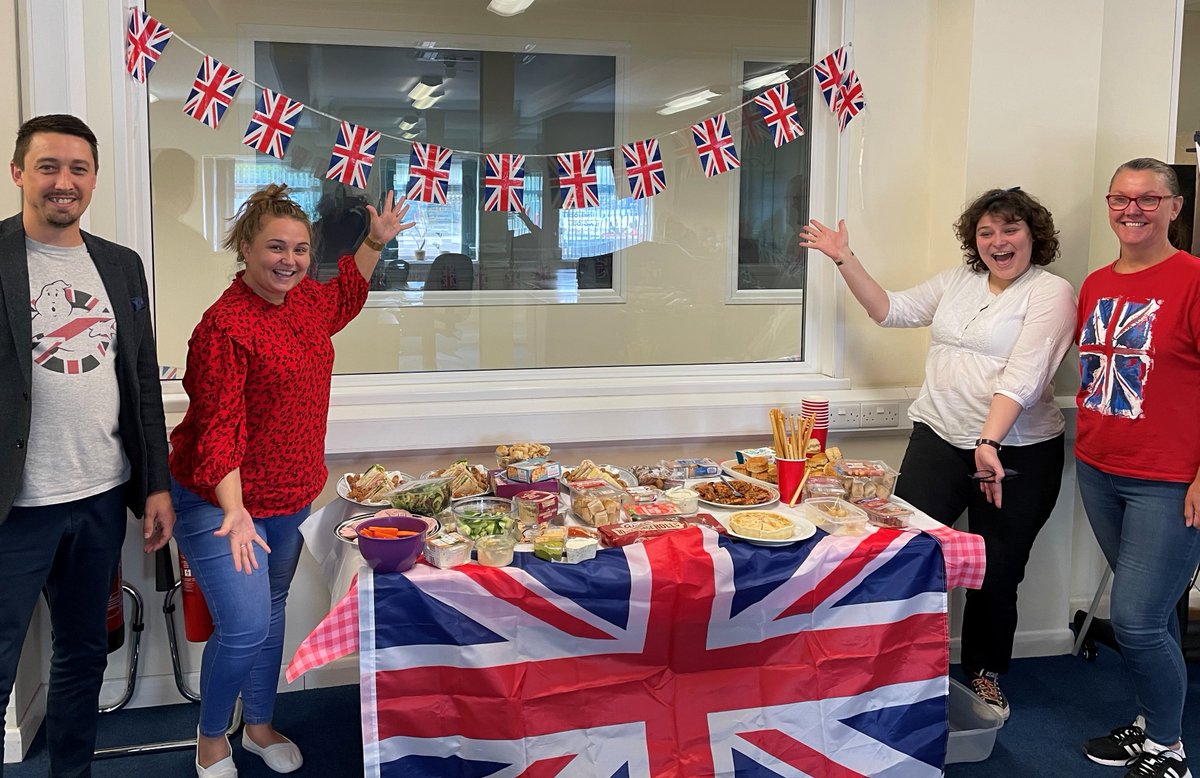 Sleaford_QFoods's tweet photo. The Queens platinum Jubilee celebrations are taking place across the UK over the coming days so we've stated the ball rolling with our Jubilee buffet lunch!
#jubilee #sleaford #platinumjubilee #srteetparty #Queen #ingredients #pulses #seeds #lentils #beans #chefwilliam #chickpeas https://t.co/92xSuldZ4k