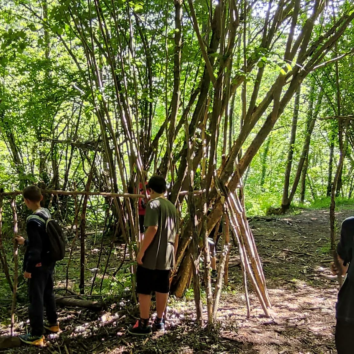 escolageneralp1's tweet photo. Avui és l'últim dia de colònies de grans, hem estat explorant bunkers de la guerra civil, hem fet supervivència i construcció de cabanes i ens hem llençat en tirolina! Creiem que ha estat un bon final de colònies! #colonies #comunitatgrans #valldenuria #pirineus #xepr #publica https://t.co/vZSELZpEHw