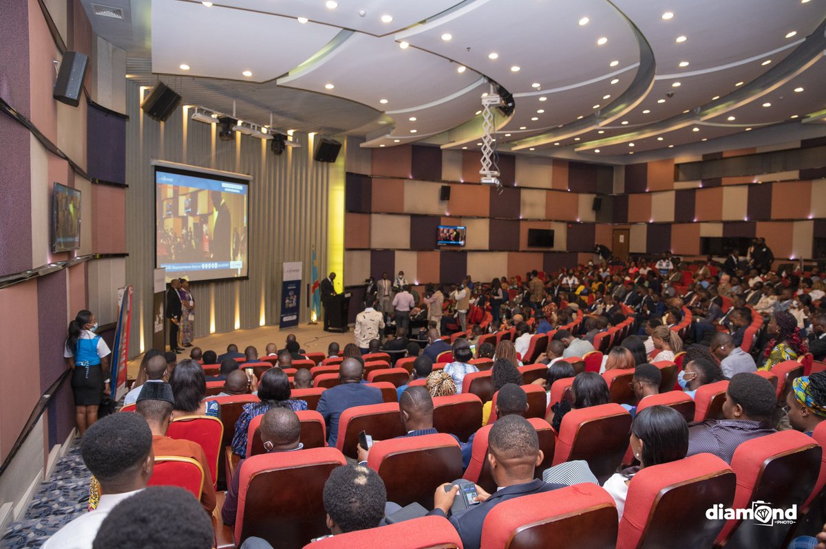 DiamondPhotoDRC's tweet photo. Grande était notre joie de prendre part à ce forum des jeunes entrepreneurs dénommé #LeSommet 
@leParrainRDC https://t.co/QEpZWtunlY