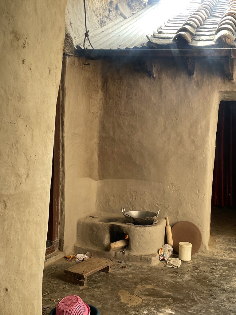 जिस गाँव में हमने जन्म लिया है उसके आगे लन्दन और मास्को फीके हो जाते हैं!❤️