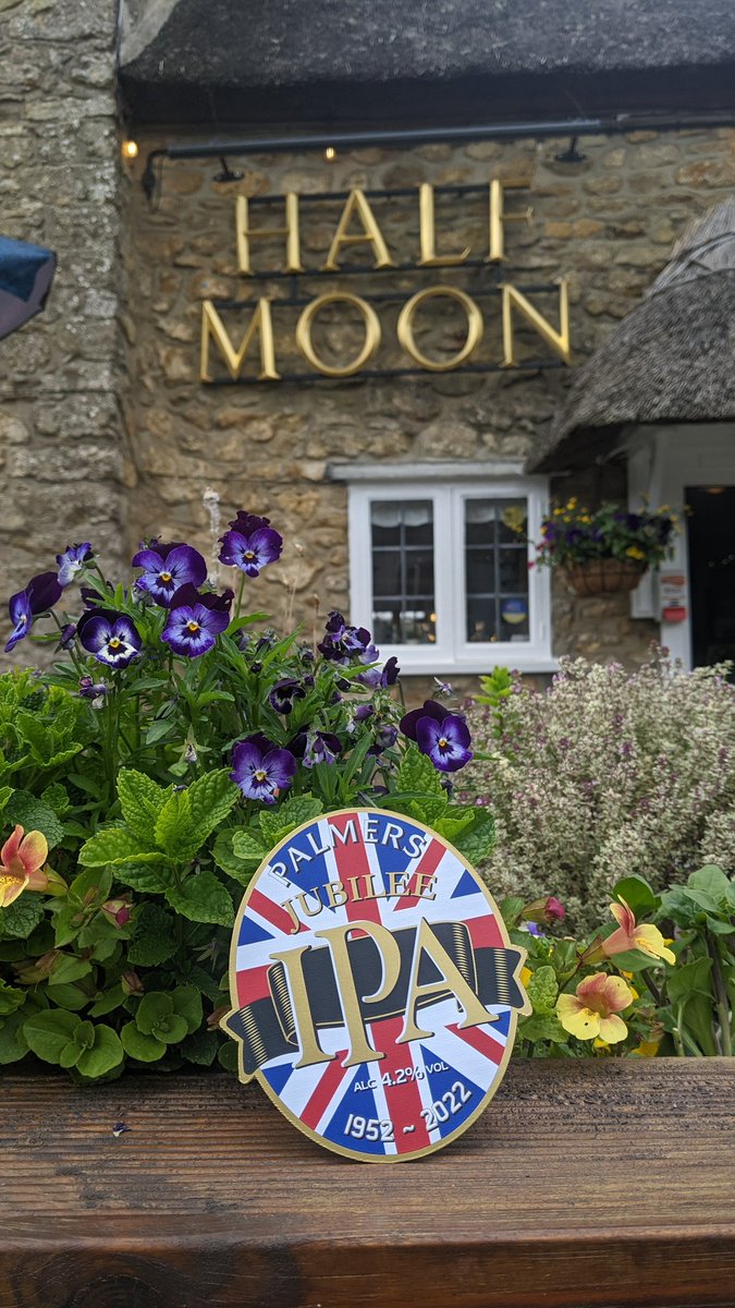 TWBHotel's tweet photo. Getting ready for a fab weekend here at the Half Moon for the platinum Jubilee!
Check out our latest blog for details https://t.co/gBxCERv1XY
Music from Long Dog Saturday evening from 6:30pm!
#justaddbeer #jubilee #platinumjubilee #countrysidepub #livemusic #beacon #beaminster https://t.co/Ovqyu83o6k