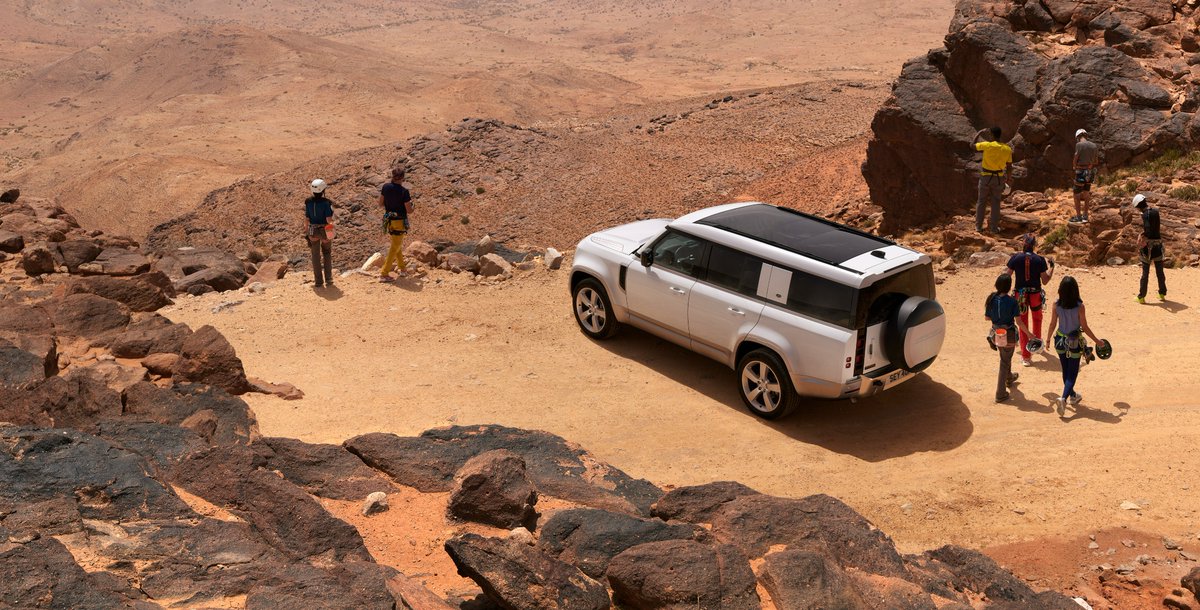 Land Rover tweet media