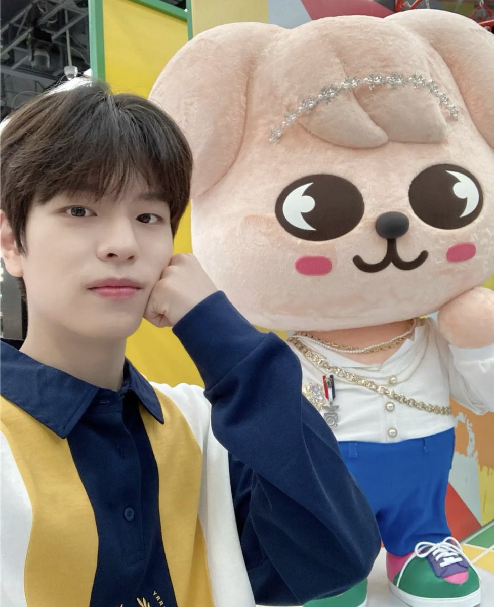 I have a game, guess which one is the puppy here.