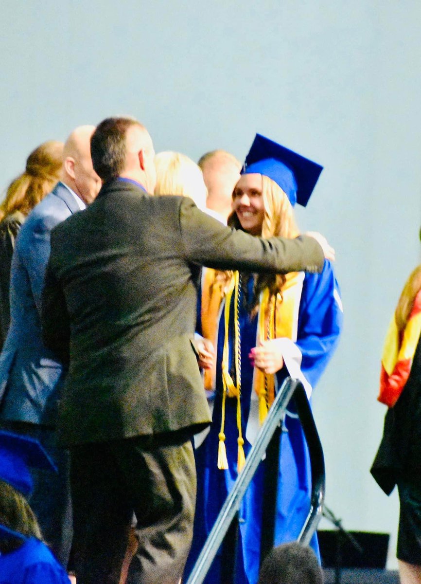 BattsKayley's tweet photo. Last weekend I graduated high school as Summa Cum Laude Valedictorian, AP Scholar with Distinction, National Honor Society, Beta Club, a 4 year Varsity basketball player, and 6 year varsity softball player! Now onto the next chapter at Evansville💜🧡@Coachmun @ryandgreenwood https://t.co/cMEU4uqVYv