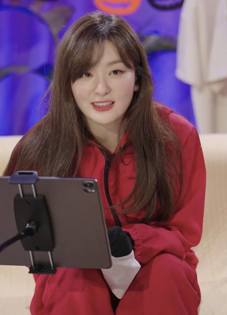 SeulgiOnAir's tweet photo. Happy 1st Anniversary with @seulgi_zip  🥳💛

#ComebackHomeSeulgiZip
#띵동_슬기집_1주년_왔어요
@RVsmtown https://t.co/MrhuYPnc7J