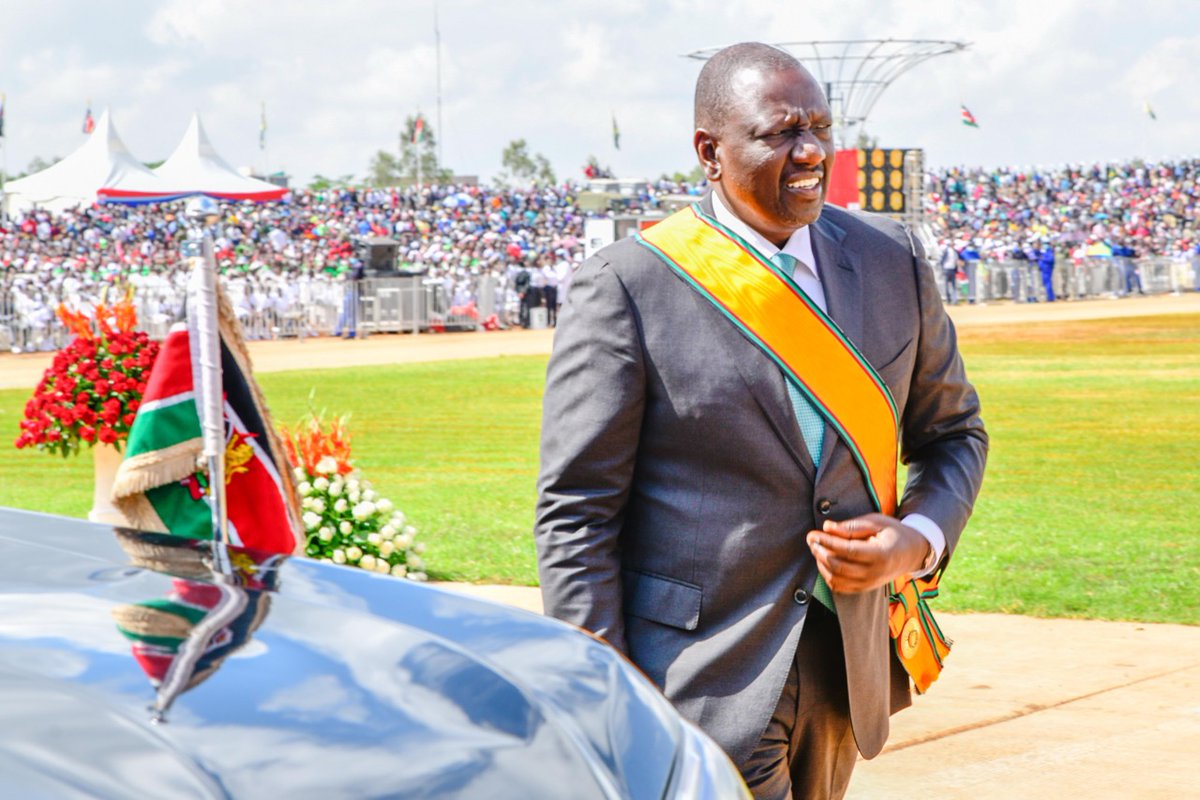 ExcellencyArap's tweet photo. Dp Ruto
Uhuru Kenyatta
Who will you choose as your incoming President in the coming polls?

Dp Ruto = retweet 🔁

Raila Odinga = Like ❤️ https://t.co/CnmV7VJOCh