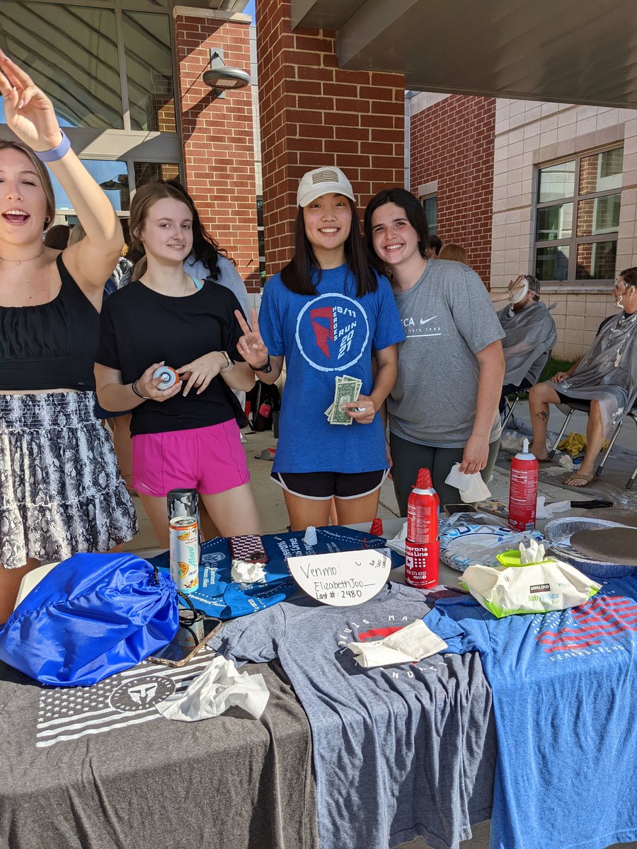 RVHCounseling's tweet photo. Your #Riverside_HS girls raising money for great causes this morning!
#RollSide #1inLoudoun #RiversideDECA #vetwrans #TravisManionFoundation https://t.co/cYGFNeiMDI