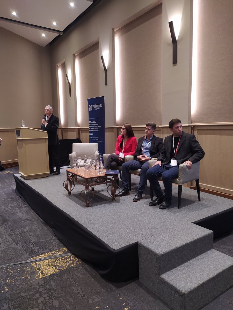 CaCECba's tweet photo. #Ahora Charla: Impacto de la pandemia en la gestión de las exportaciones de Córdoba. Visión logística, aduanera y empresarial. #JornadasComercioExterior2022 @AgenciaProCba @ACAC_ASOCIACION @CdaFilialCba @accastelloedu https://t.co/86aFyUP48q