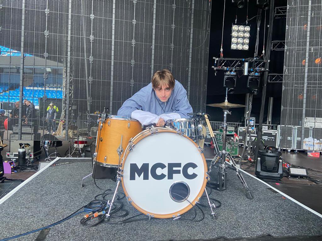 liamgallagher's tweet photo. GOOD AFTERNOON MANCHESTER https://t.co/FFZCrZ3Bab