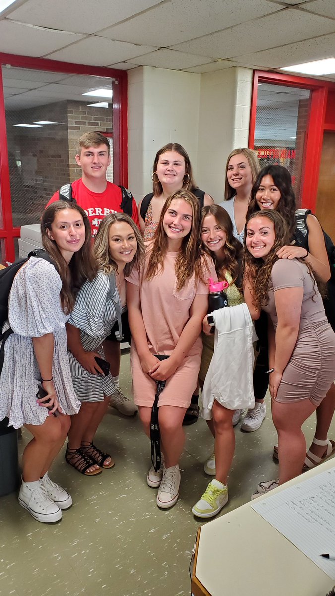 RedRaiderCT's tweet photo. A fond farewell to the fabulous senior voices of the WRBR News broadcast team. Always bringing the energy to each morning's announcements. You all have certainly paved the way for those taking over the reins. Good luck in your next adventures! 🎙
@DerbyRedRaider @DHSwrbrnews https://t.co/JBoQei0zPY