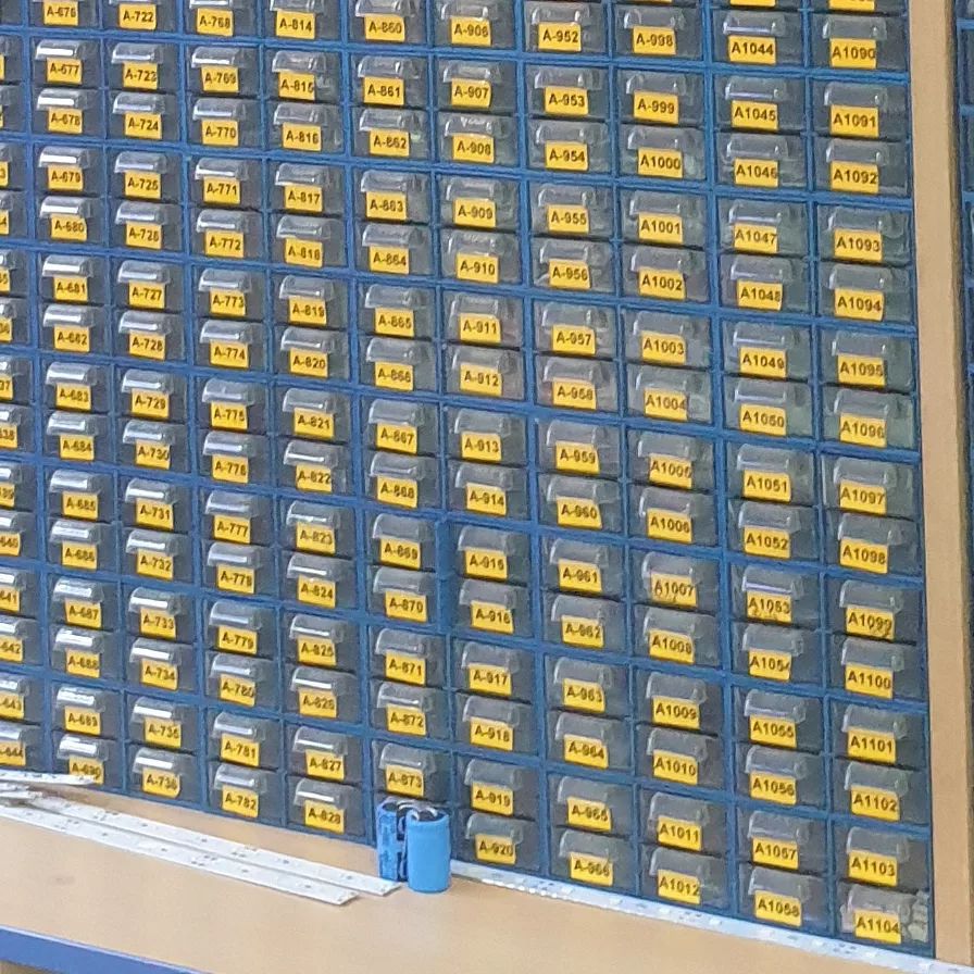 tamhanna's tweet image. #laboratoryorganization a la Guersel Elektronik. For #integratedcircuits and other non decadic components (aka no #reisstors and no #capacitors), the individual #drawers in the #drawershelf are #sortednumemrically. A seperate #computersystem then…

📸 instagram.com/p/CeQ6BCfNqKK/