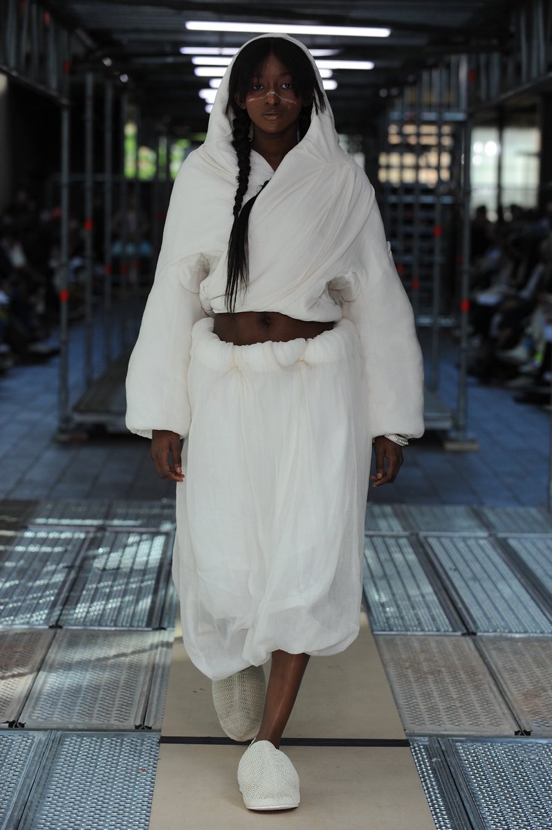 tribeplus's tweet photo. +
Collection presented in CSM graduate show by @jerrychu__ , founder and creative director of TRIBE+. 

Essential clothings for digital nomads.
+ https://t.co/3SGGVHMDdl
