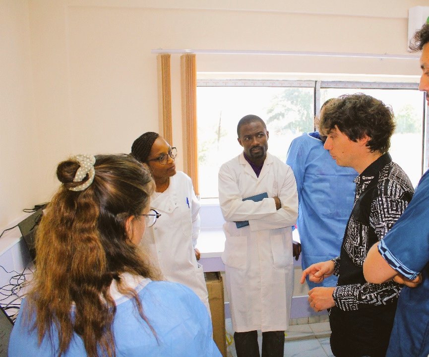 cam_crid's tweet photo. Lorenzo Colombo,CTO at @HyrisLtd &amp; collaborators from @JohnsHopkinsSPH presenting the #bCUBE system &amp; machine as well as on how to design primers for #bCUBE during the #bCUBE annual meeting organised at @cam_crid in collaboration with @gatesfoundation @JohnsHopkinsSPH &amp; @HyrisLtd https://t.co/VN9ofyVfnK