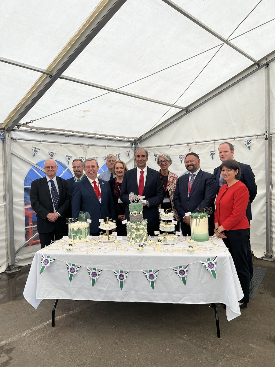 SeemaMalhotra1's tweet photo. Incredibly pleased to have joined @RussellFinex on their celebration of the Queen’s Platinum Jubilee. Russell Finex employ over 250 employees and supply to over 140 countries. It was great to meet their team and get a tour of their premises, placed at the heart of Feltham. https://t.co/WatHTX82fu