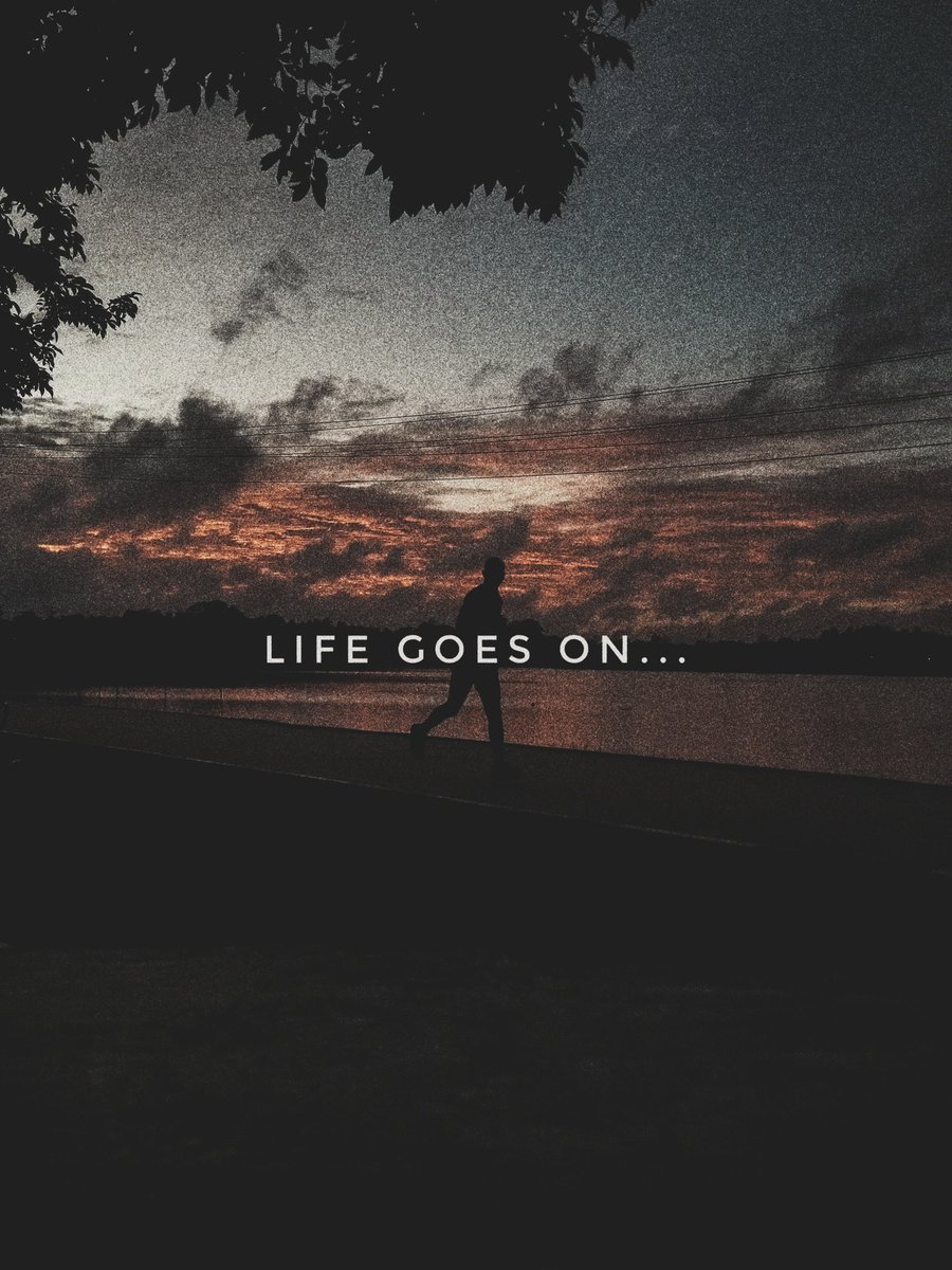 thepixelpoet_'s tweet photo. Time doesn't stop for anyone!
#RandomCapture https://t.co/HDDbx5RWzm