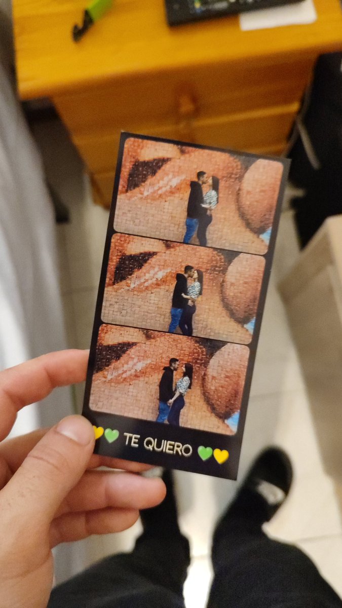 _snicky__'s tweet image. Me encanta que me deje cositas así por la habitación ✨💛