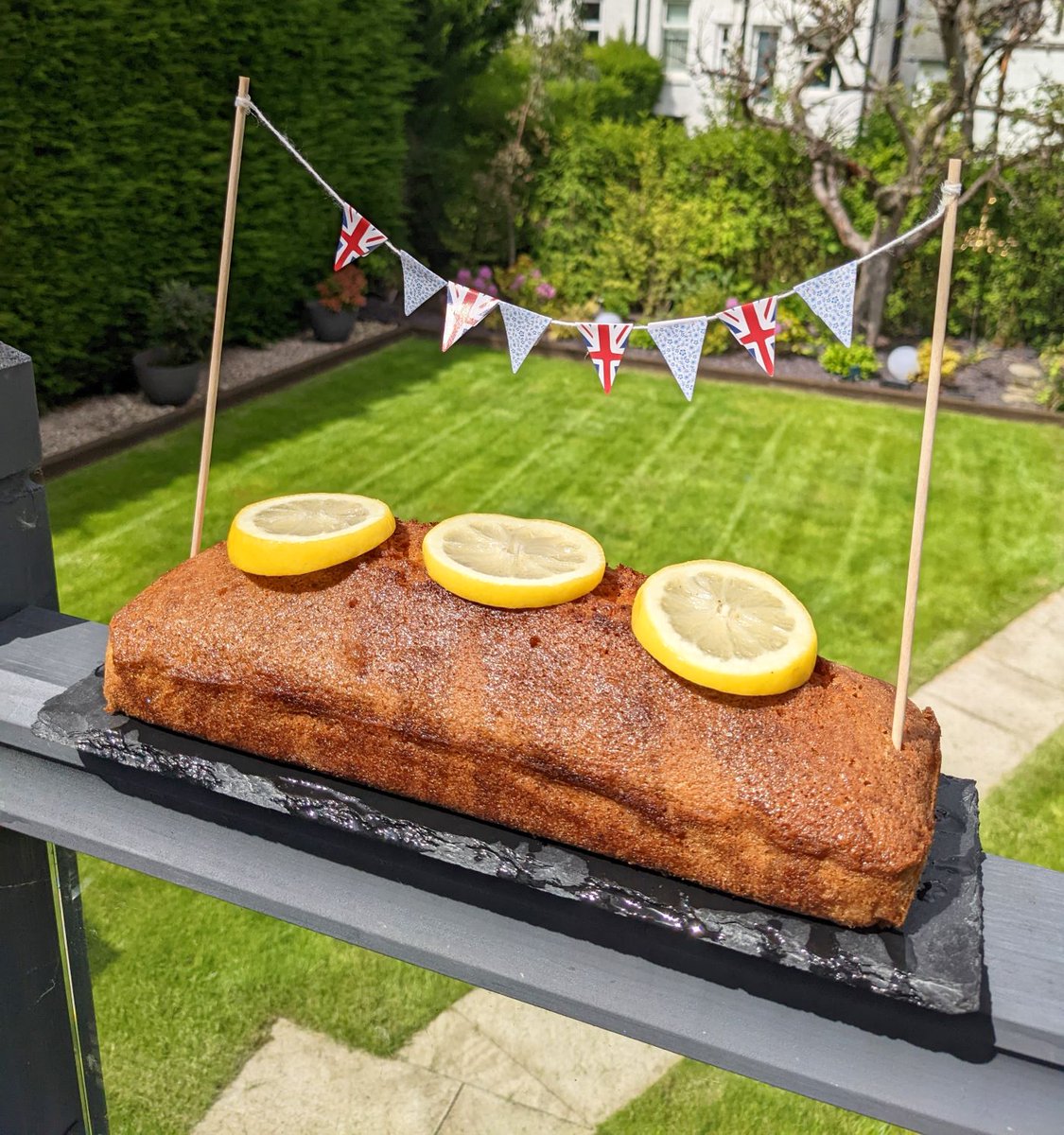 Treat your friends &amp; family to some home baking fit for a Queen 👑 this Jubilee weekend with our Elderflower Gin loaf using Darnley's Original gin✨ 

Check out our blog for a step by step guide of the recipe for this delicious Summer dessert 🍰 

darnleysgin.com/blogs/news/eld…