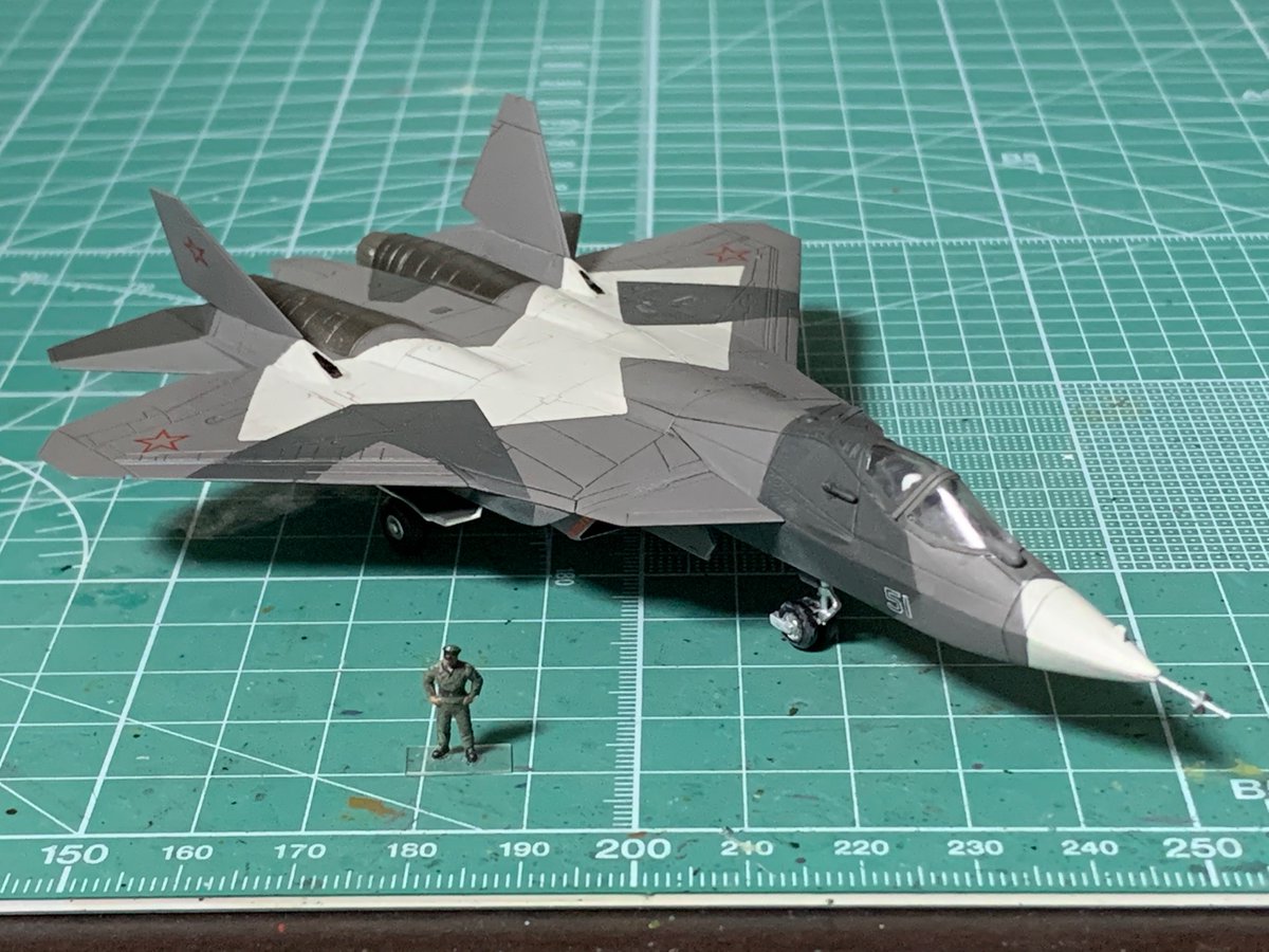 【トップガンマーヴェリック】1/144完成品 Su-57 ならず者国家仕様 トップガンマーヴェリック】1/144完成品 Su-57 張り付か