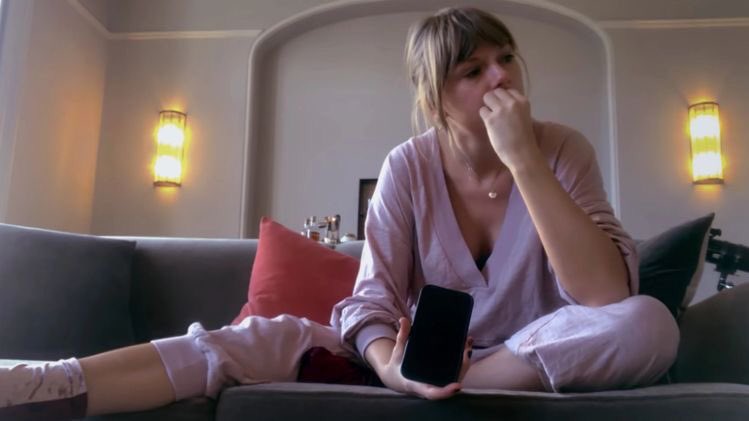 kcecolors's tweet image. camila vindo pro brasil em setembro
lauren vindo pro brasil em outubro

e eu assim em casa assistindo os shows por link