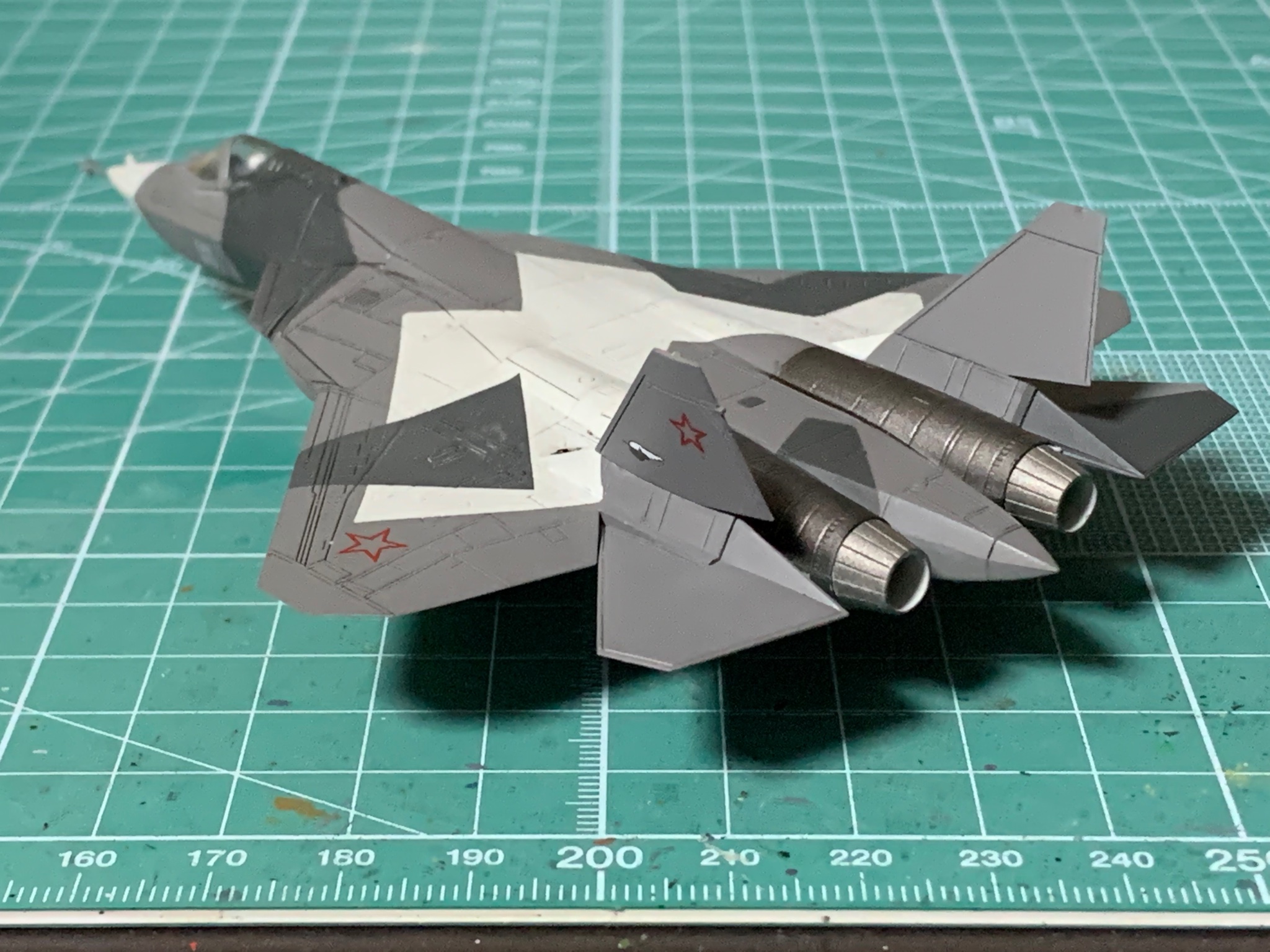 【トップガンマーヴェリック】1/144完成品 Su-57 ならず者国家仕様 Yahoo!オークション - ならず者国家 完成品 1/144 戦闘機 TOPGUN