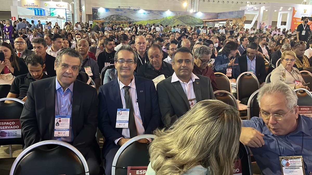 apaulistasp's tweet photo. Marcelo Barbieri, representando a APM, participa da posse da nova diretoria da AMM, em sua companhia, Babá Pereira; presidente da FEMURN e Haroldo Naves, presidente da FGM . Na ocasião, o prefeito Dr Marcos Vinicius de Coronel Fabrício /MG, assumirá a presidência da AMM. #apmsp https://t.co/LvAAV7jANE